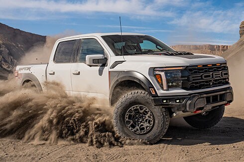 Motor Supercargado V8 de Camioneta Pickup Ford Lobo Raptor 2025 de 720 Caballos de Fuerza